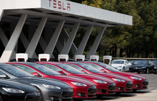 Акции Tesla растут, но компания может потерять свою долю авторынка